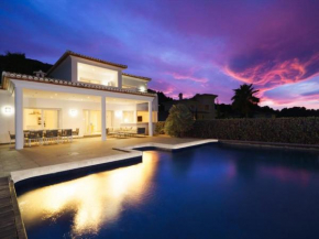 Villa con Piscina Privada y Vistas, 4 Hab, Cerca Playa, Ideal para Familias y Amigos - HISP-216-217